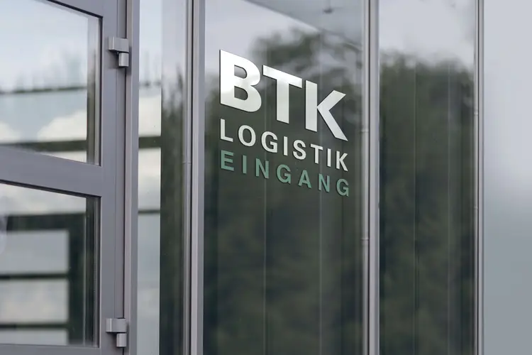 BTK Befrachtungs- und Transportkontor GmbH Schaufensterbeschriftung